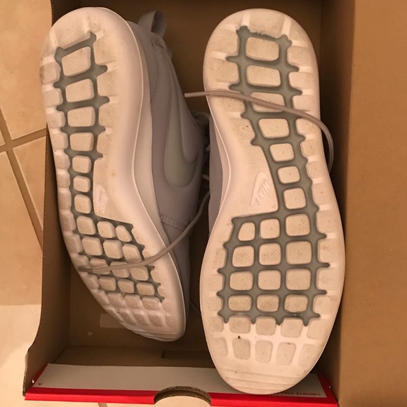 EUC NIKE ROSHE TWO SNEAKERS - Picture 2 of 5